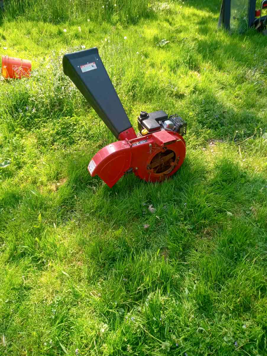 chipper shredder - Clinton Township, Michigan
