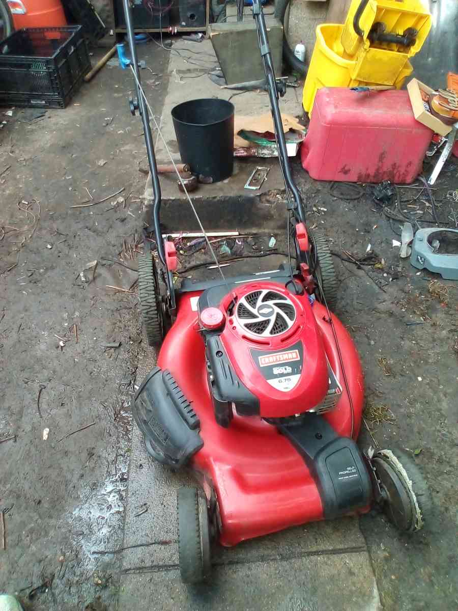 a Craftsman lawn mower selfpropelled like brand new - Indianapolis, Indiana