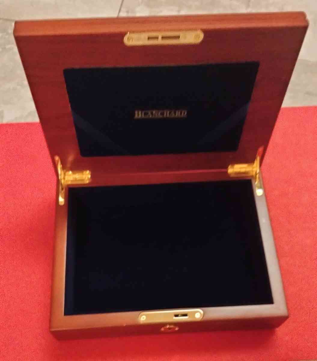 Caja de madera     wooden box - Amsterdam, New York - FleaMarketBay