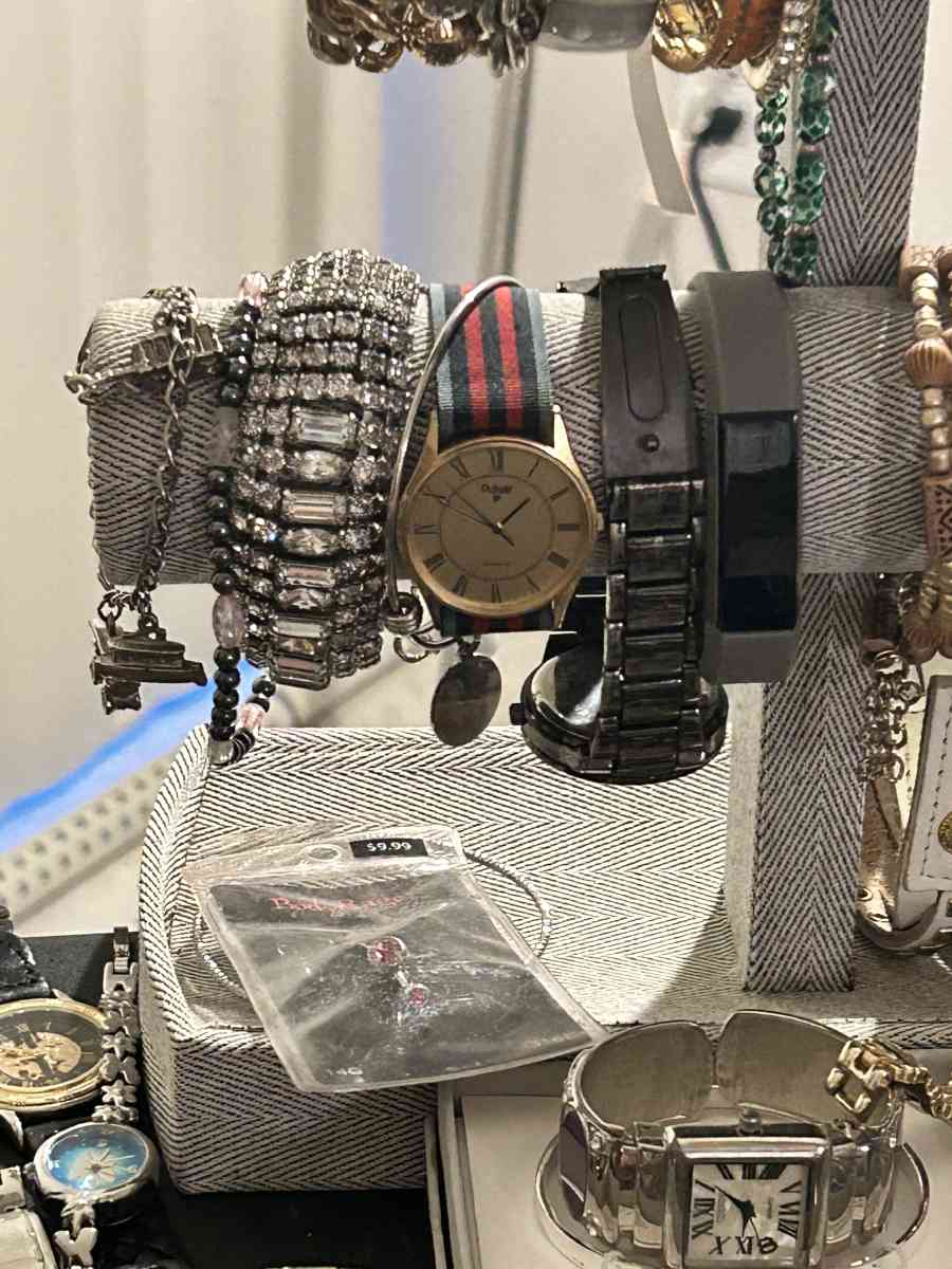 estate mystery jewelry jars - Goodyear, Arizona - FleaMarketBay