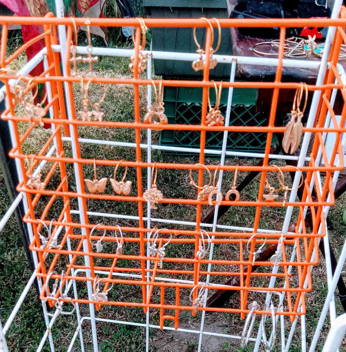 INDOOR OUTDOOR ITEMS GOLF CLUBS  JEWLERY AND CLOTHING - Hanford, California - FleaMarketBay