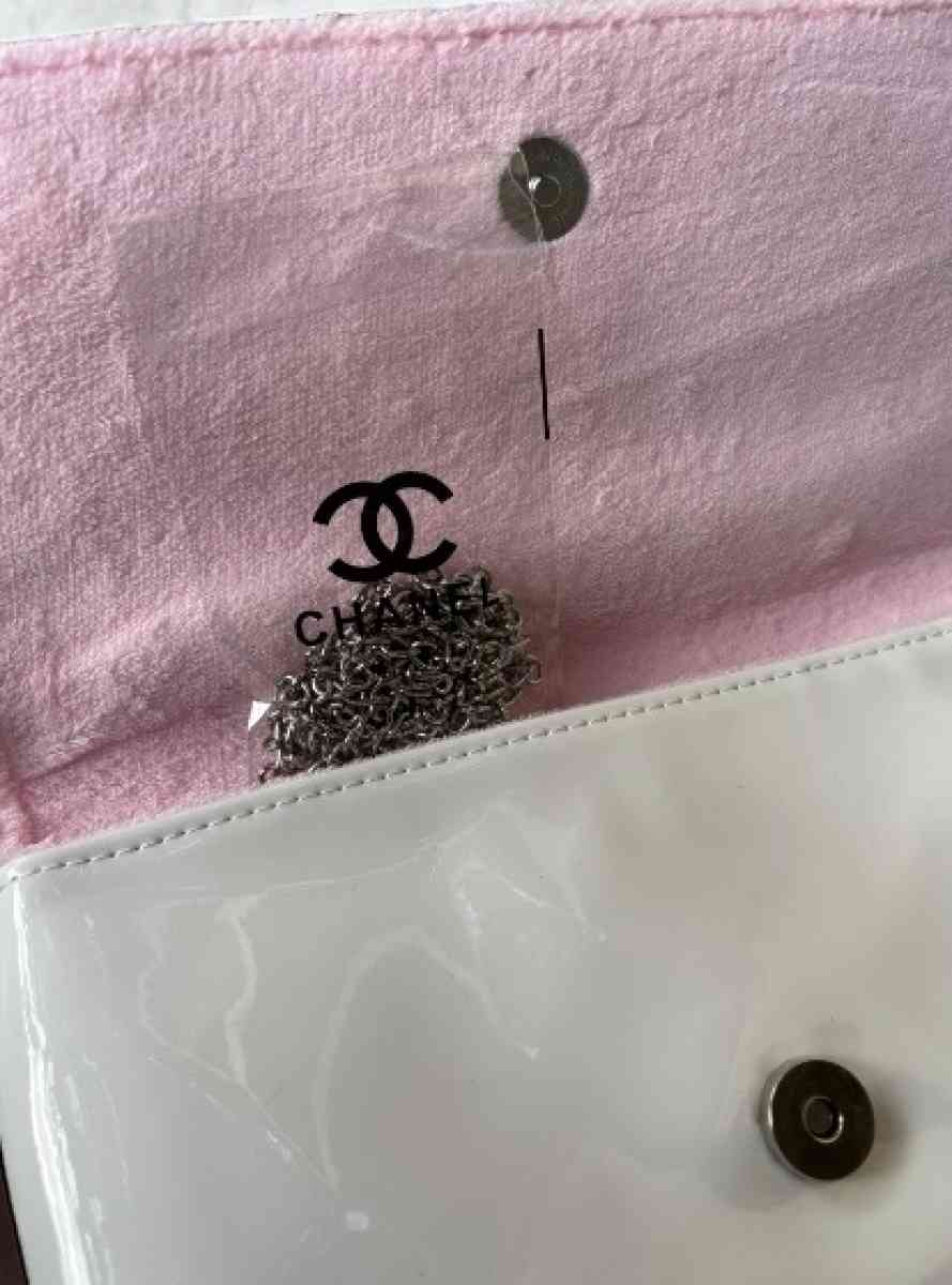 Chanel WhitePink Clutch Purse - Bessemer, Alabama - FleaMarketBay