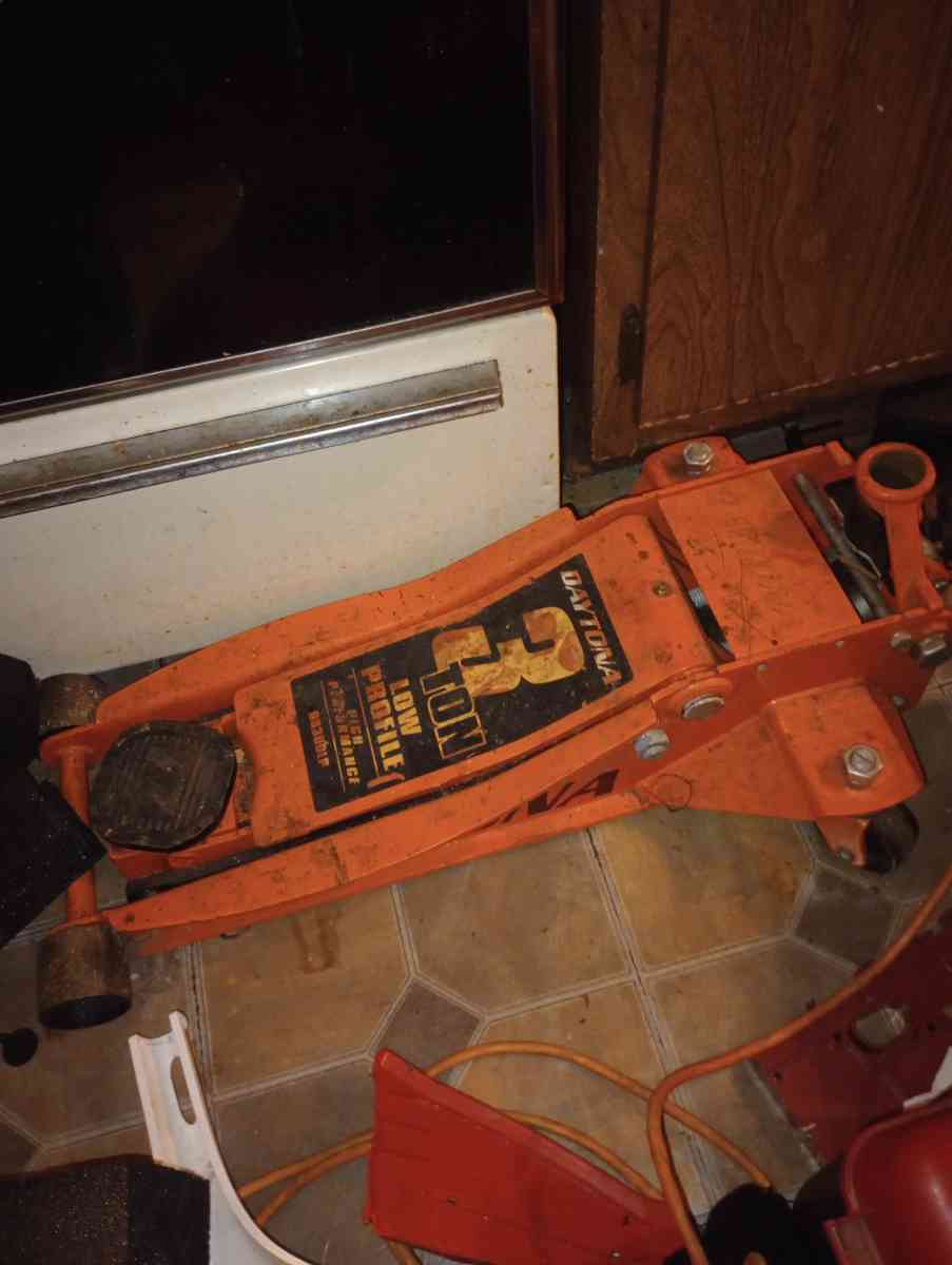 3 Ton low profile hydraulic floor jack - Dayton, Ohio - FleaMarketBay