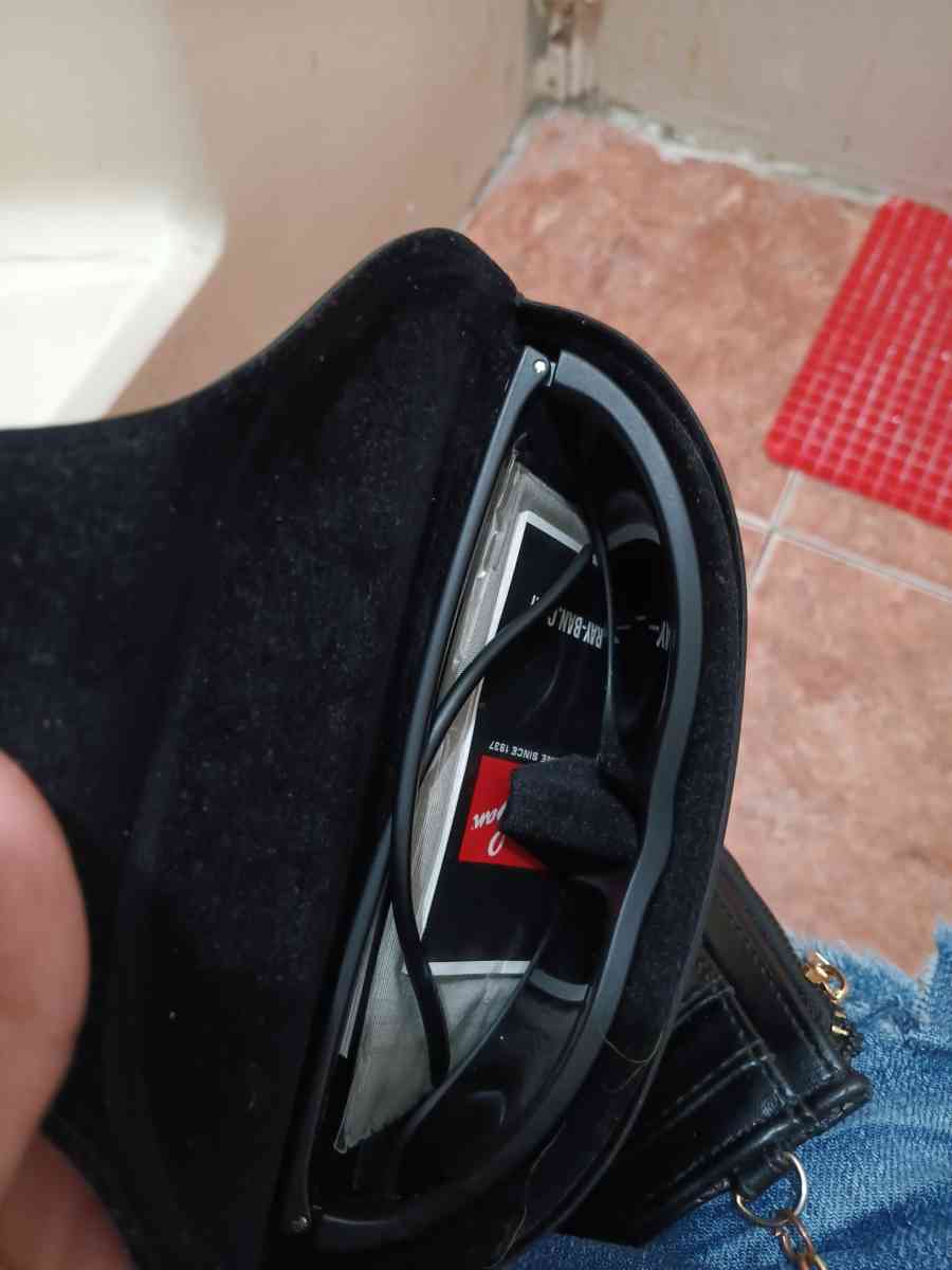 ray bans glasses and a old nintendo gameboy - Texas City, Texas