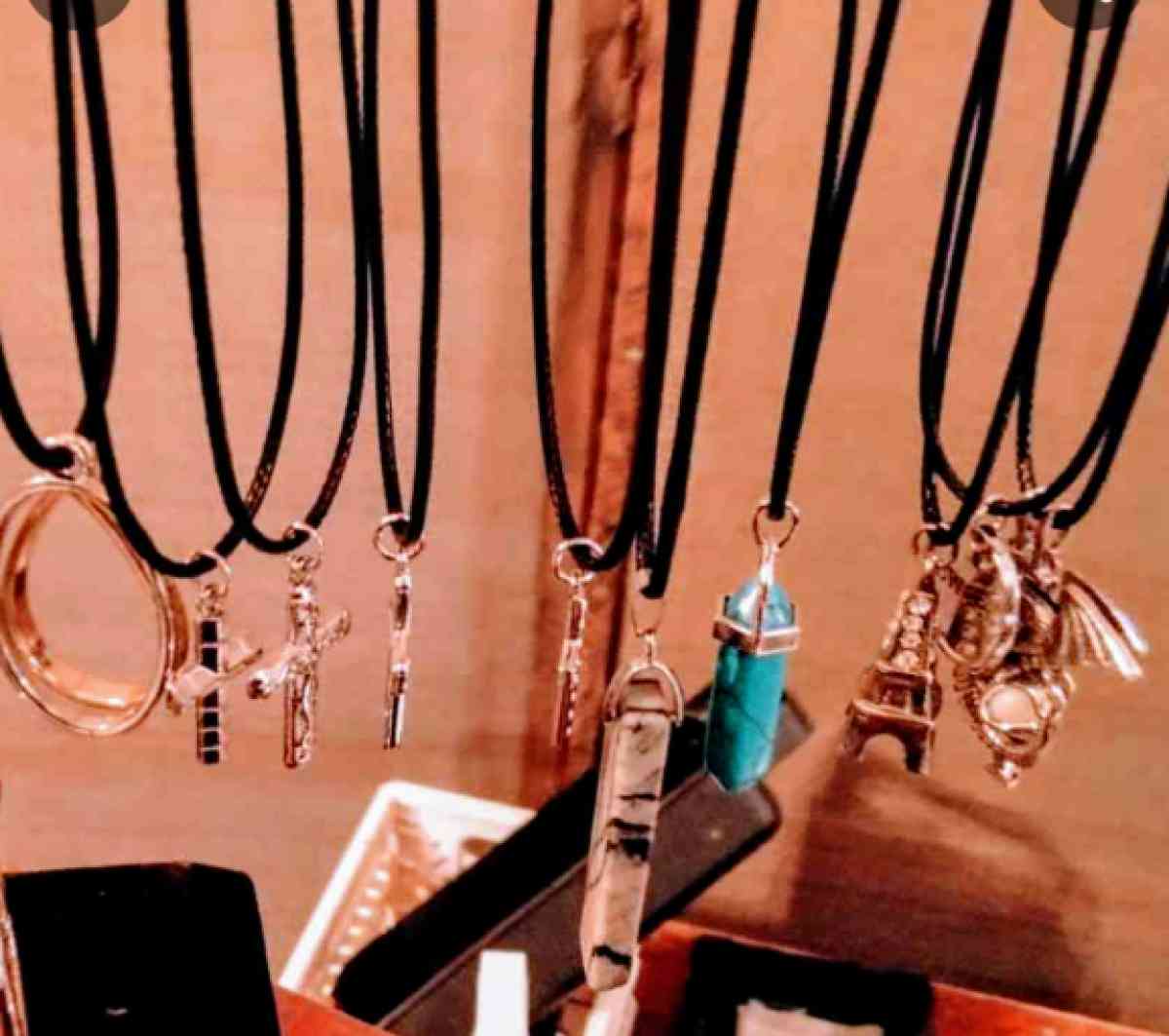 MEN AND WOMENS RINGS WEDDING SETS - Hanford, California - FleaMarketBay