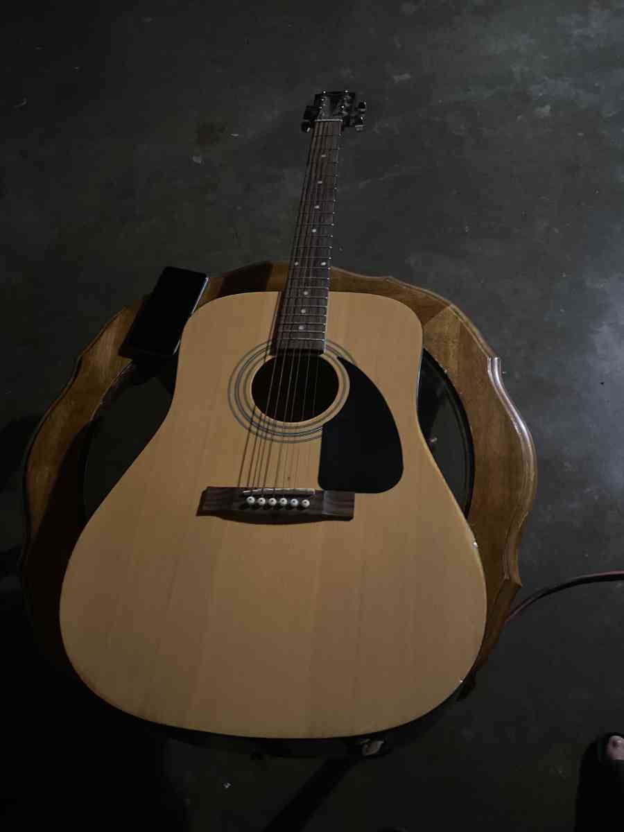 guitarra muy bonita y buena - Vacaville, California - FleaMarketBay