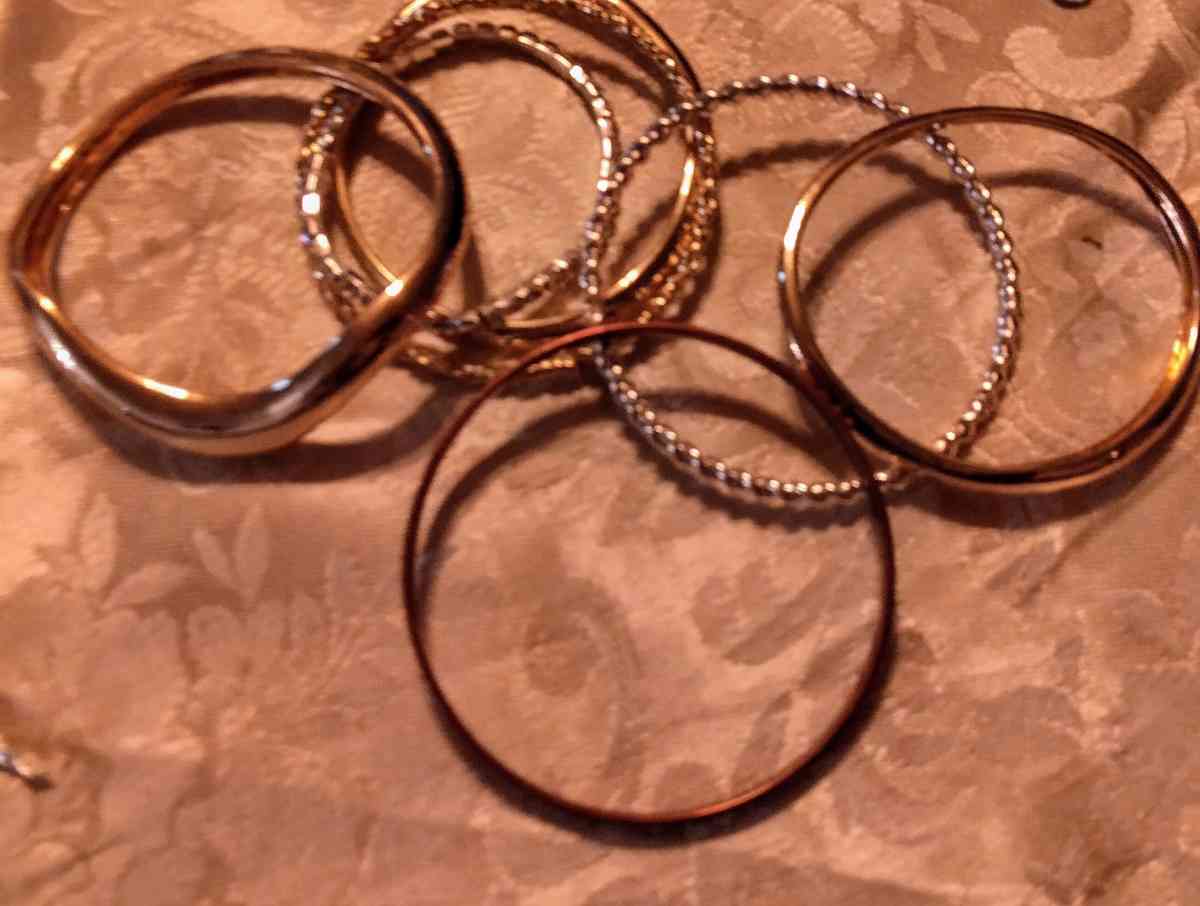 CLOTHES NECKLACES EARRINGS BRACELETS AND CHARM BRACELETS - Hanford, California - FleaMarketBay