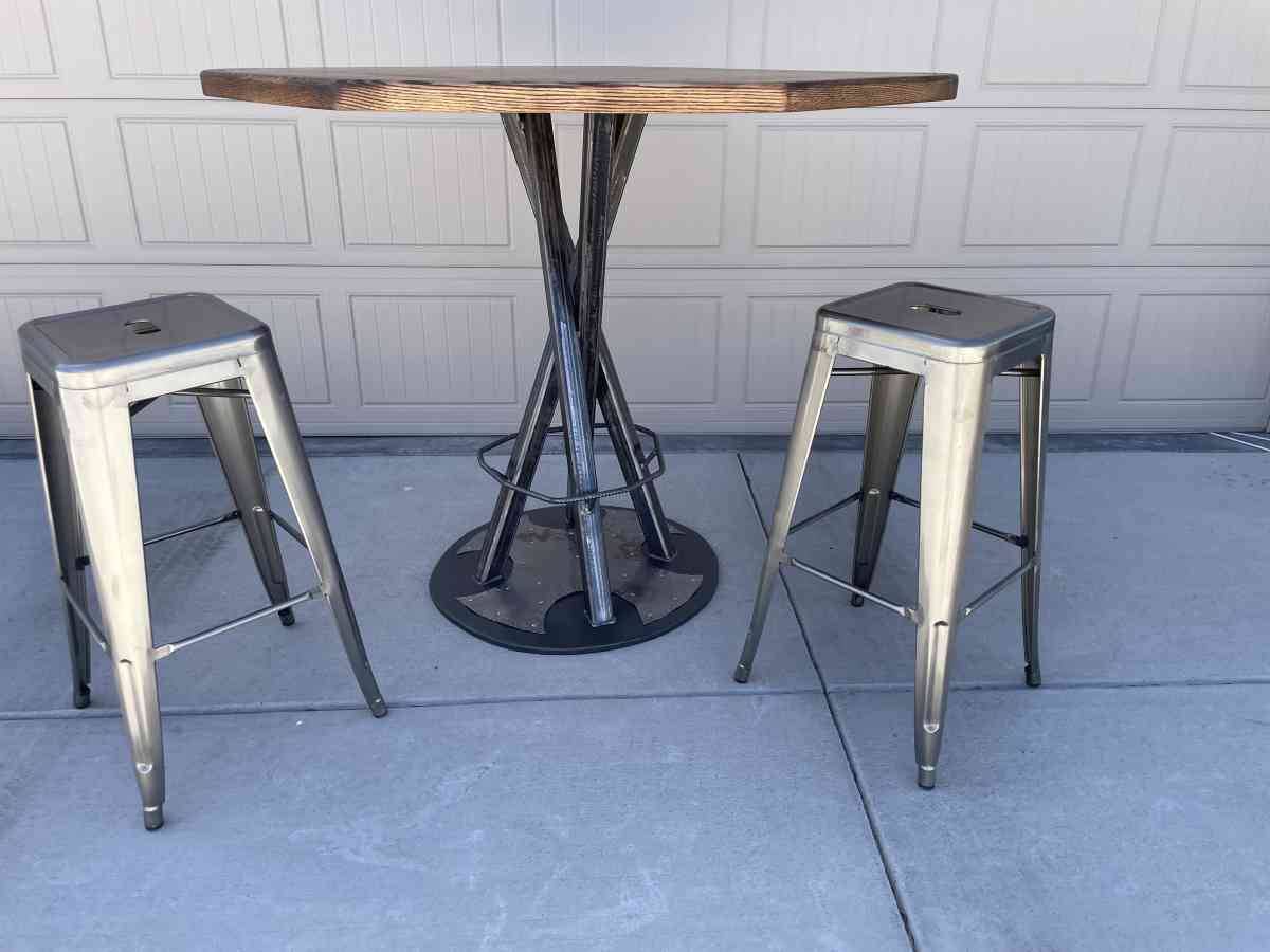 tall bar style table - Eaton, Colorado - FleaMarketBay