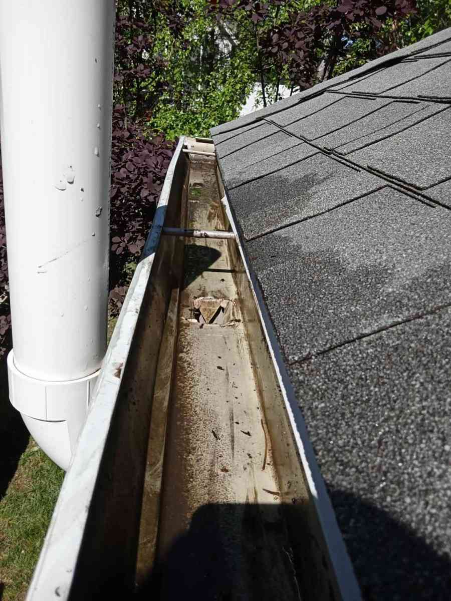 overflowing gutters - Agency, Missouri - FleaMarketBay