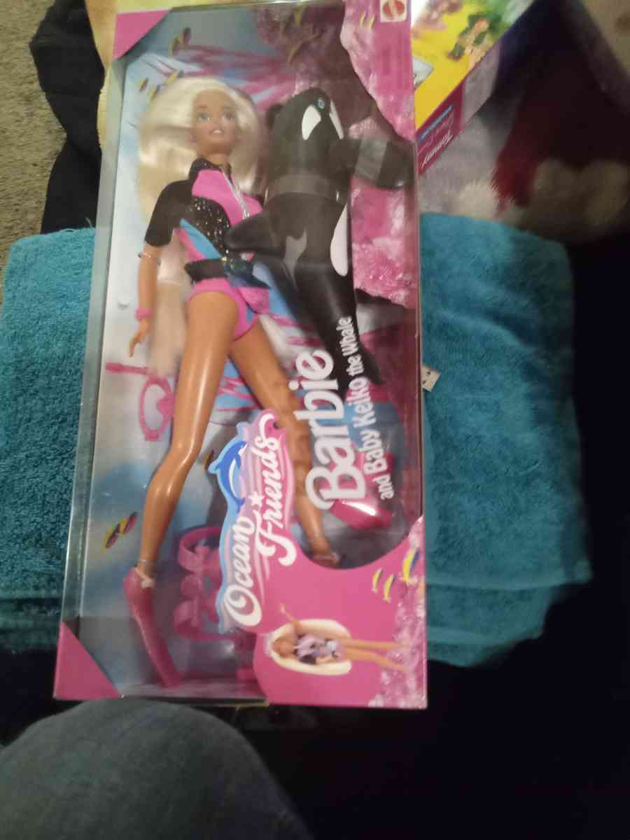 barbies singles - Waterloo, Iowa - FleaMarketBay