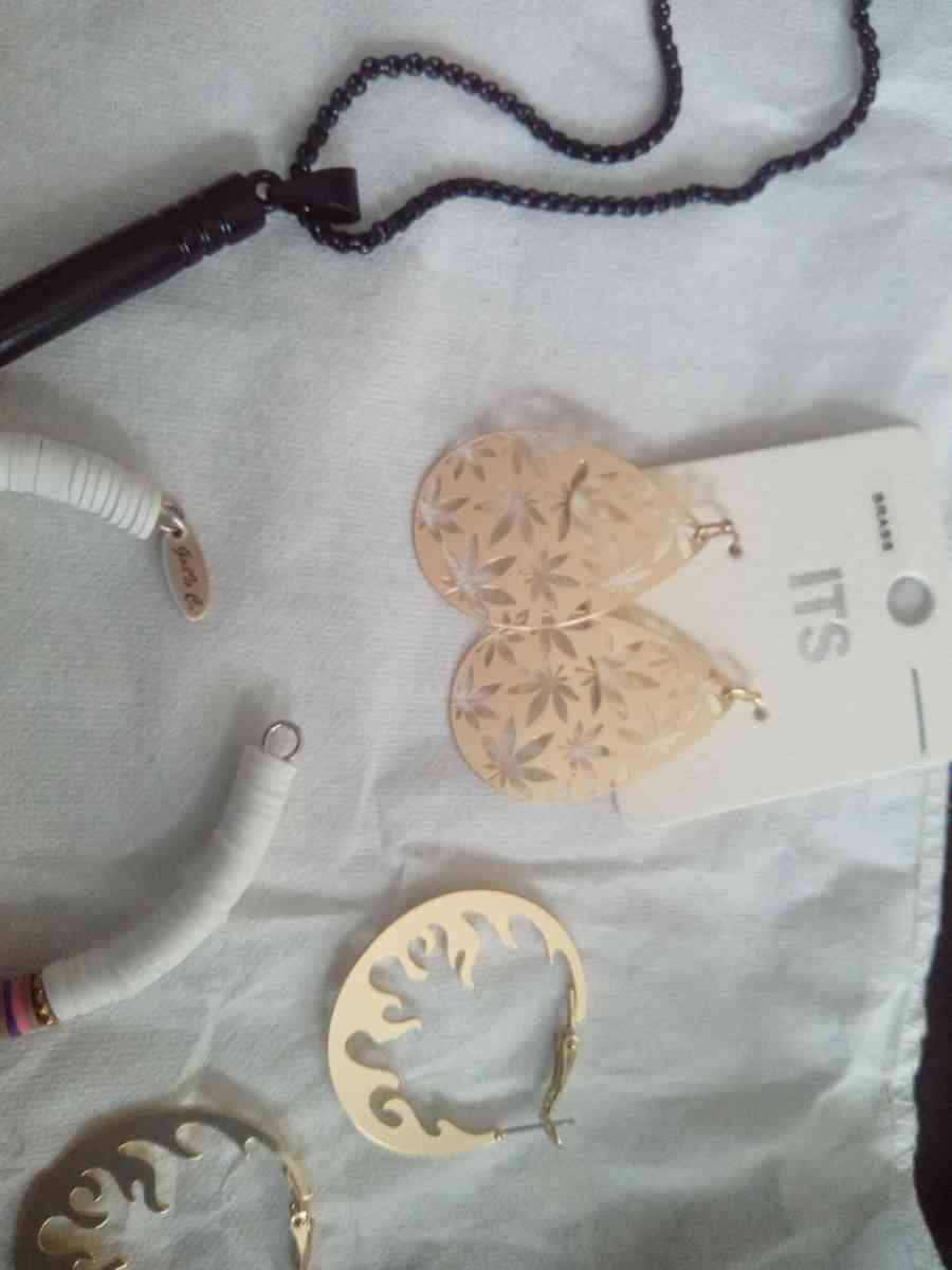 Mixed 5 Piece Jewelry lot set 4 - Alachua, Florida - FleaMarketBay