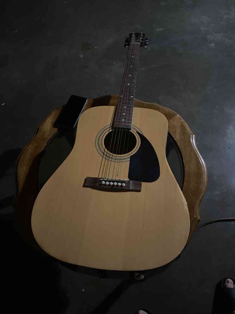 guitarra muy bonita y buena - Vacaville, California - FleaMarketBay