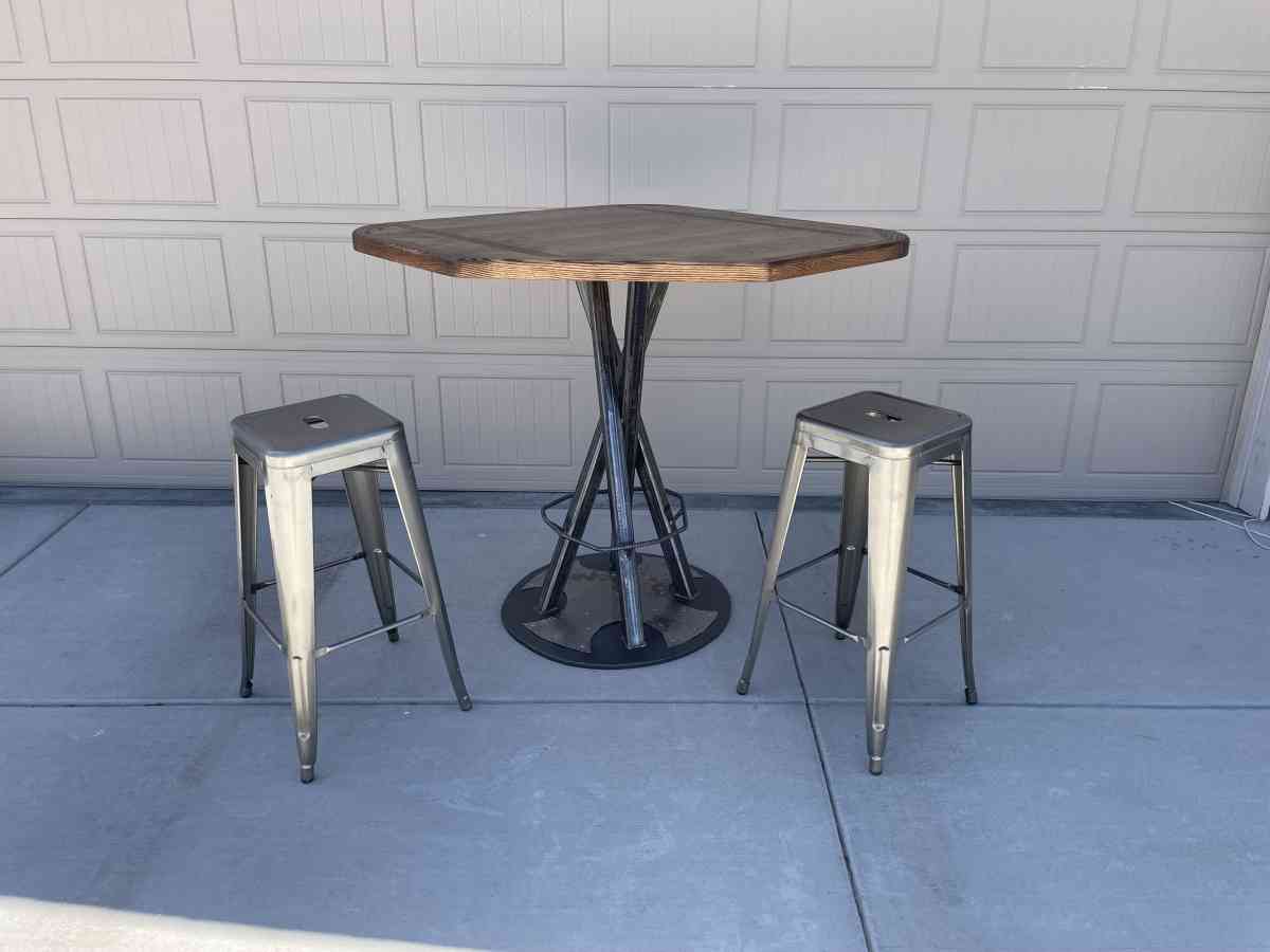 tall bar style table - Eaton, Colorado