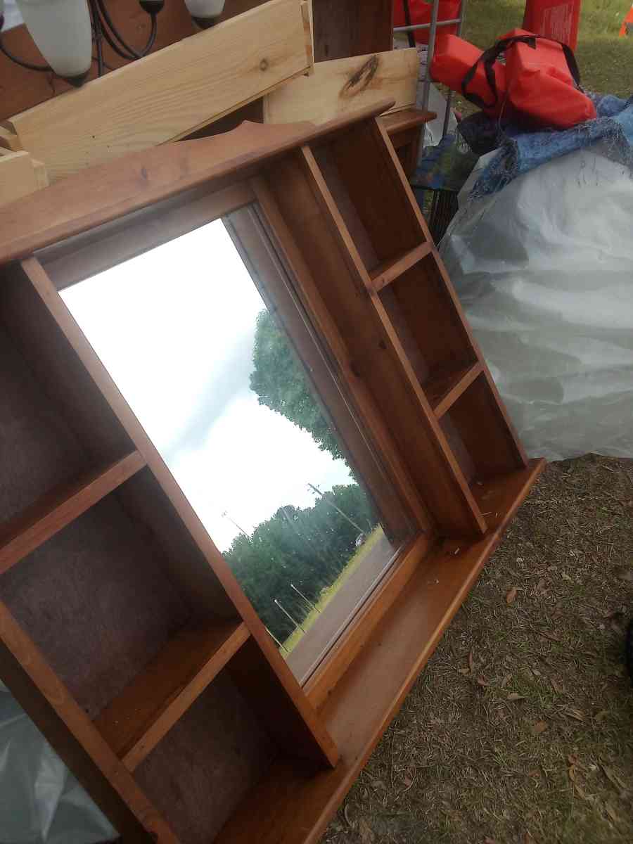 dresser n mirror - Gable, South Carolina - FleaMarketBay