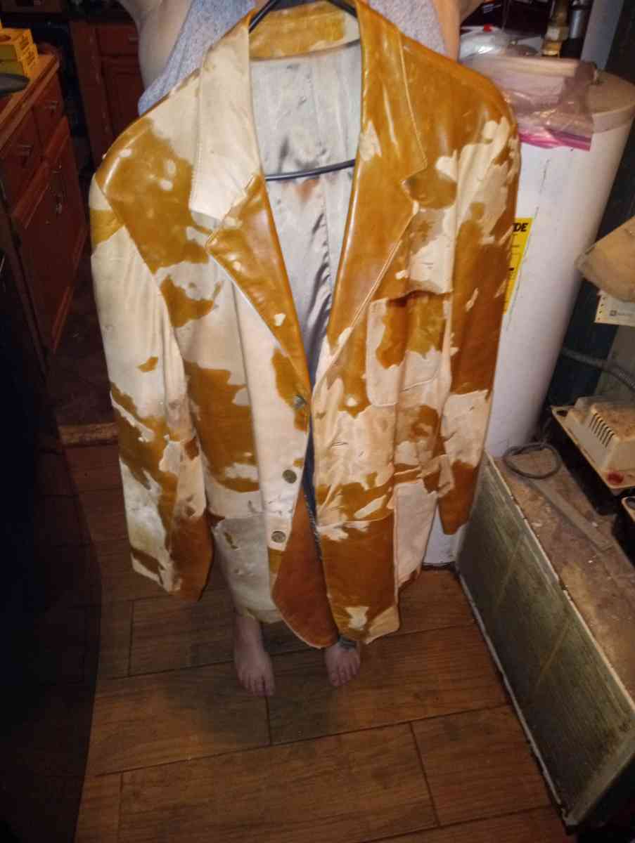 cowhide jacket - Clinton Township, Michigan