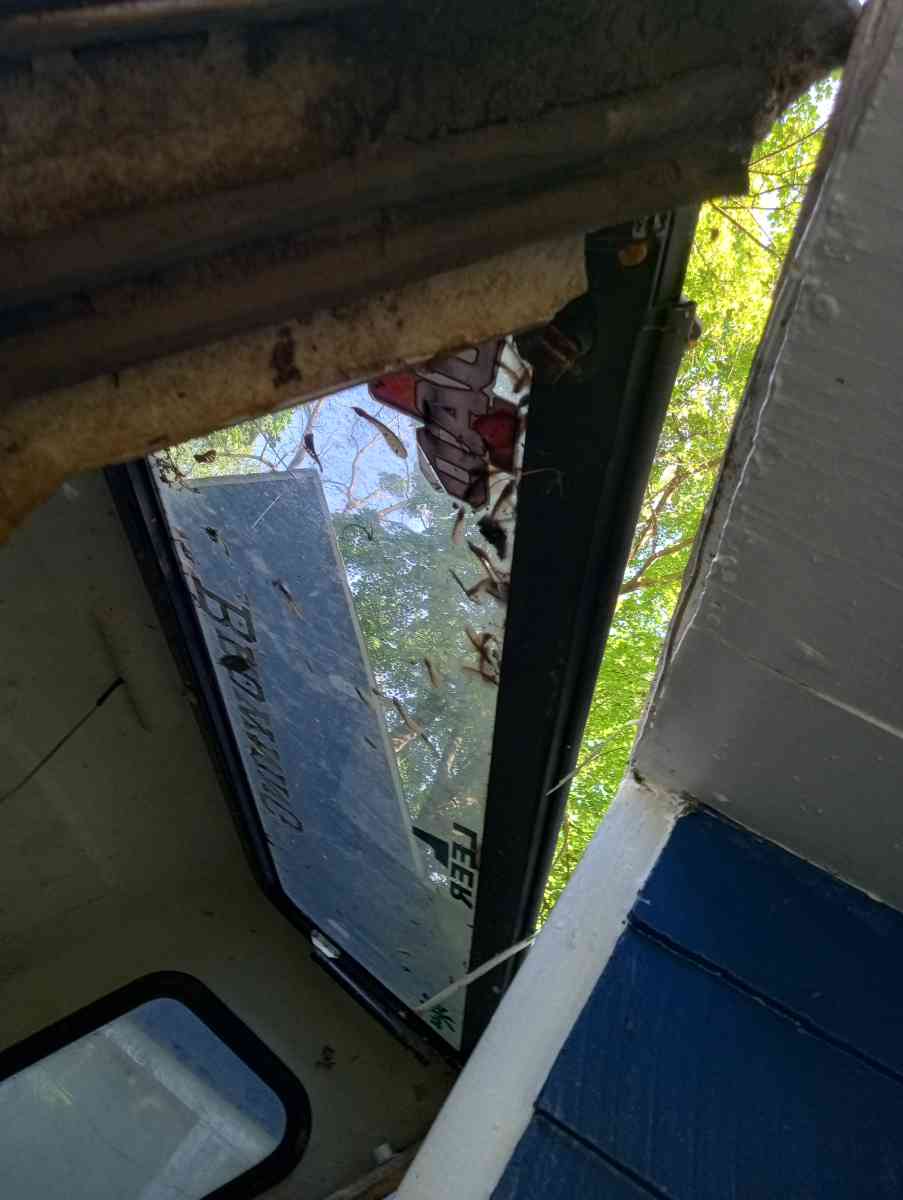 8foot truck cap for dodge - Clinton Township, Michigan - FleaMarketBay