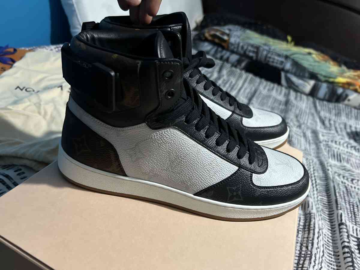 Louis vuitton Rivoli MonogramHigh Top Sneakers - Acworth, Georgia - FleaMarketBay