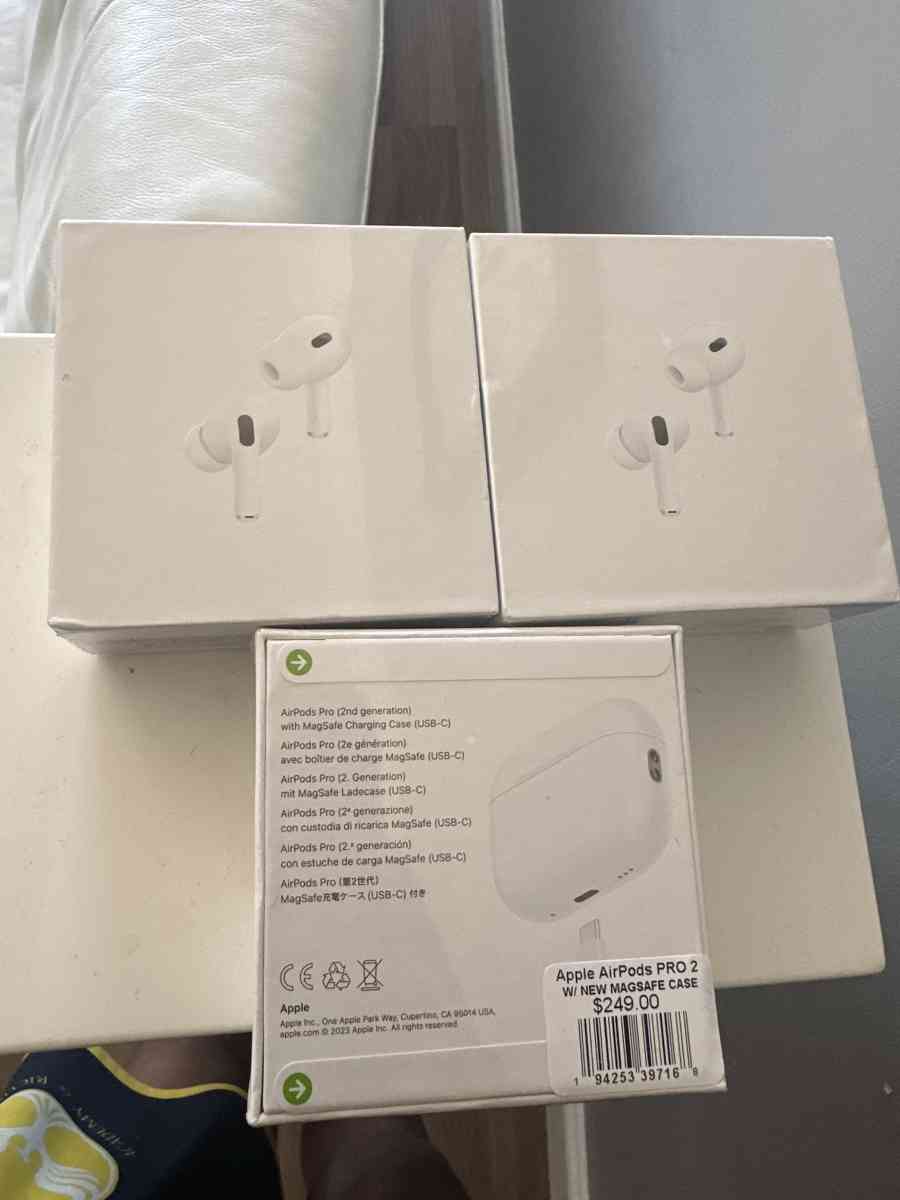 airpods - Richmond, California