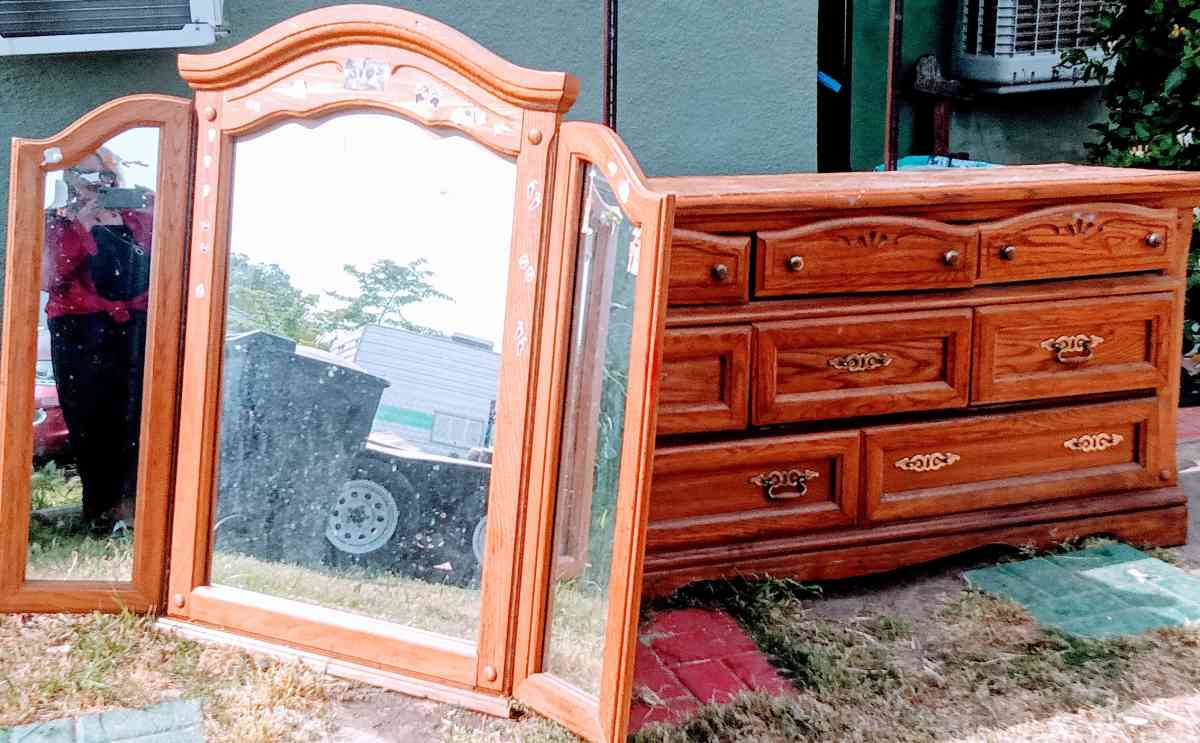 INDOOR OUTDOOR ITEMS GOLF CLUBS  JEWLERY AND CLOTHING - Hanford, California - FleaMarketBay