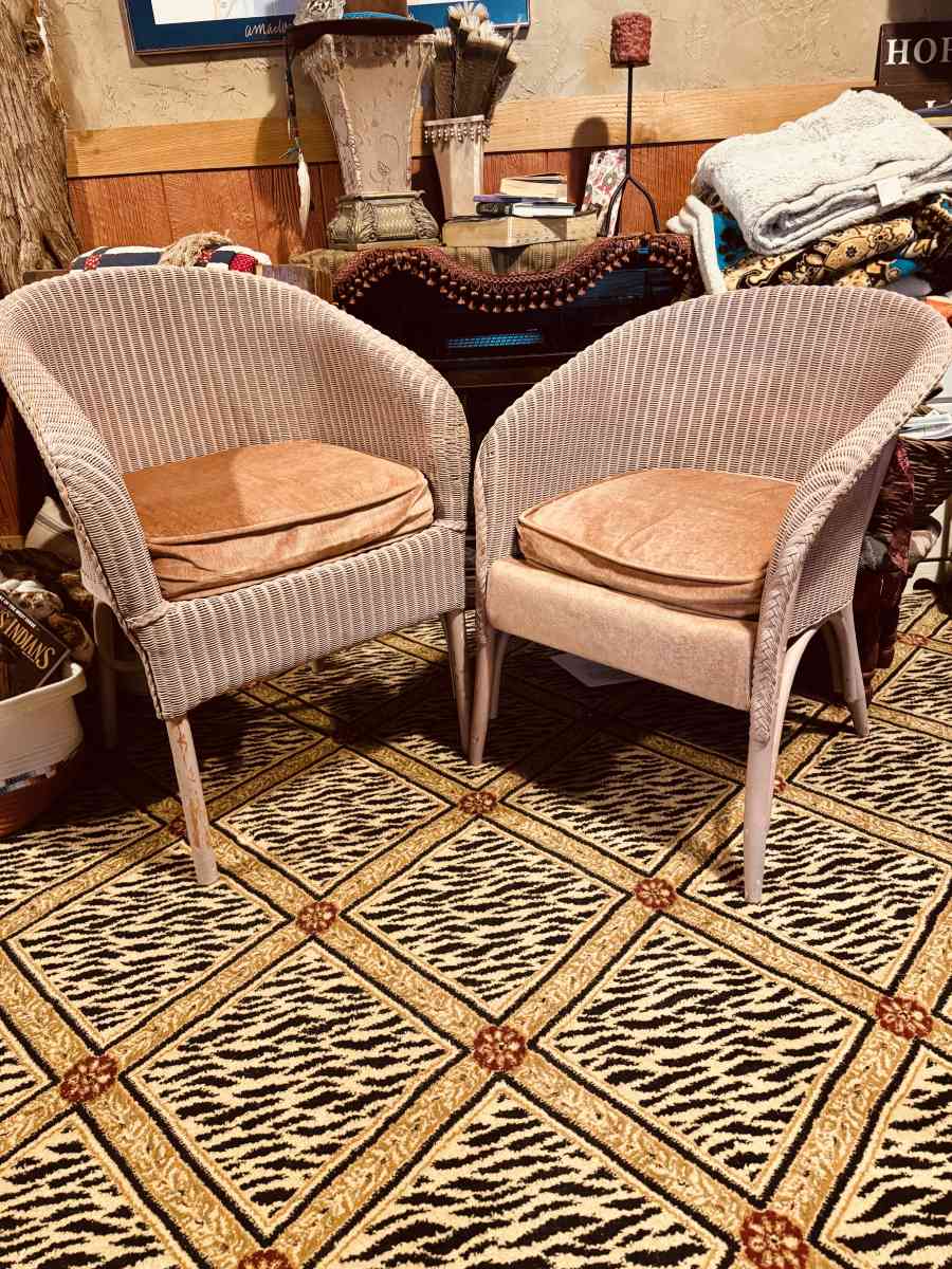 antique wicker chairs - Lubbock, Texas - FleaMarketBay
