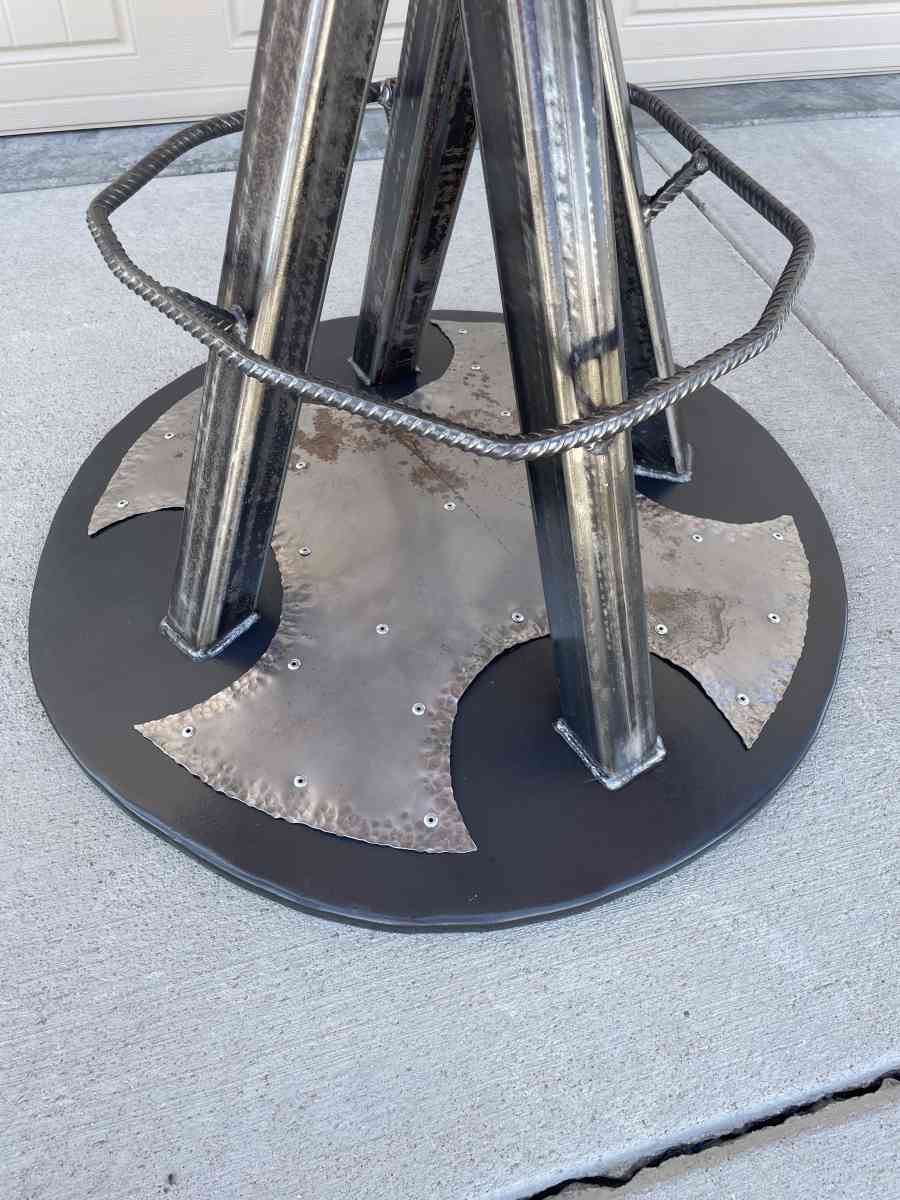 tall bar style table - Eaton, Colorado - FleaMarketBay