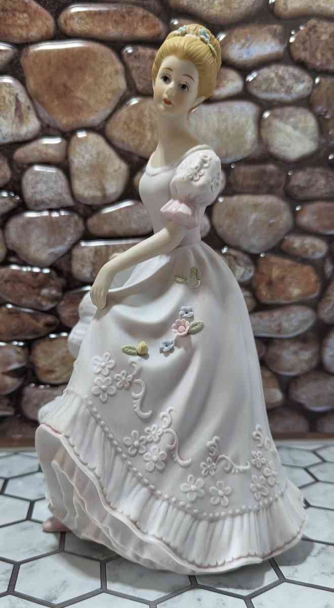 Lady Caroline Masterpiece Porcelain Collectable Figurine - Phoenix, Arizona - FleaMarketBay