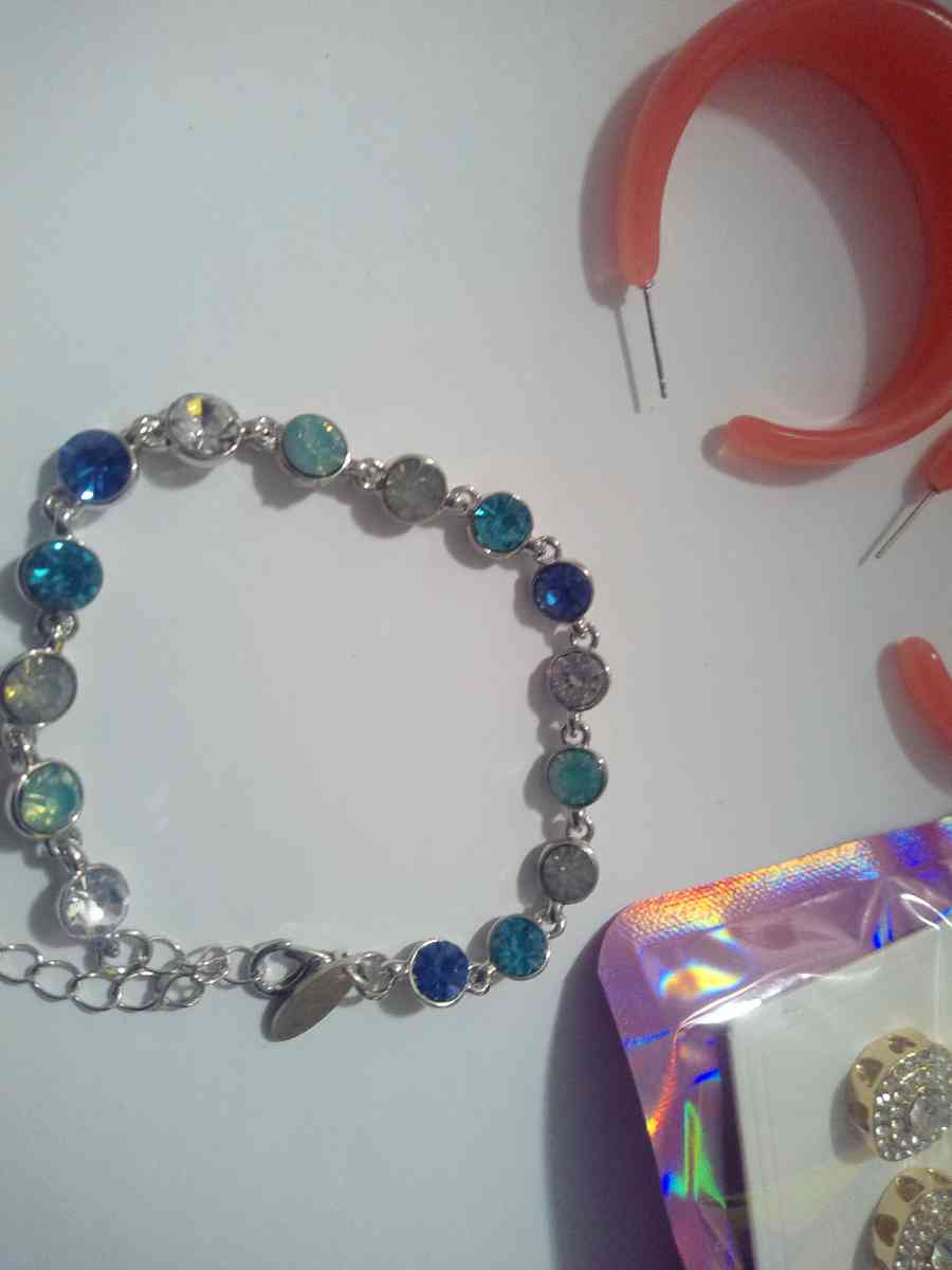 3 piece jewelry lot set 11 - Alachua, Florida - FleaMarketBay