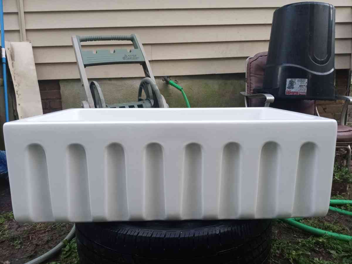 Farmhouse sink - Newberry, South Carolina - FleaMarketBay