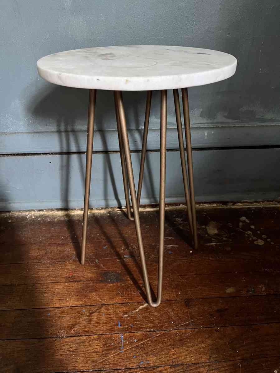 small marble table - Elyria, Ohio