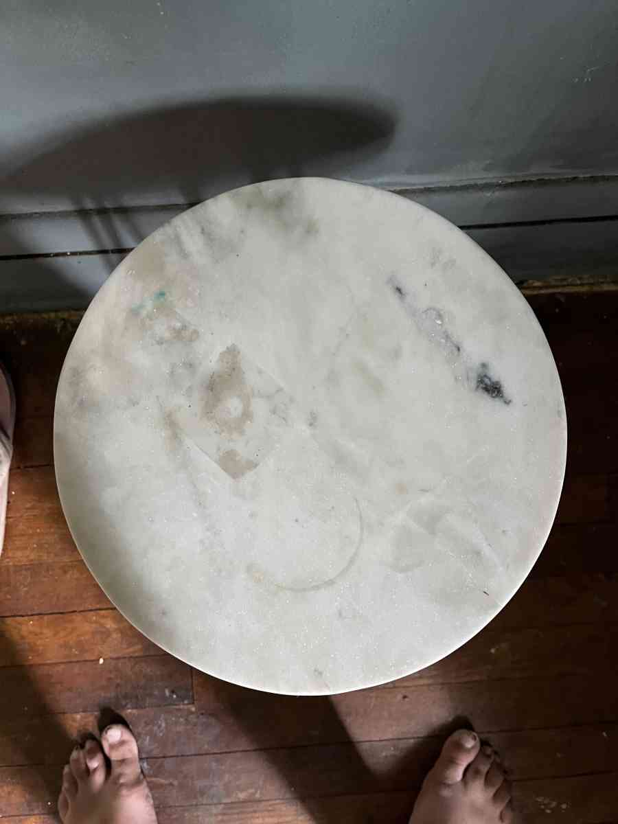 small marble table - Elyria, Ohio - FleaMarketBay