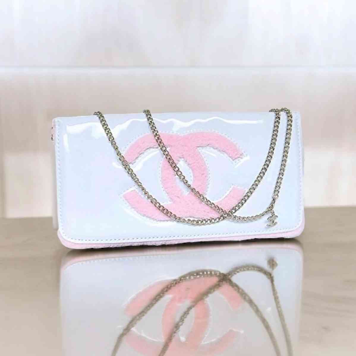 Chanel WhitePink Clutch Purse - Bessemer, Alabama - FleaMarketBay