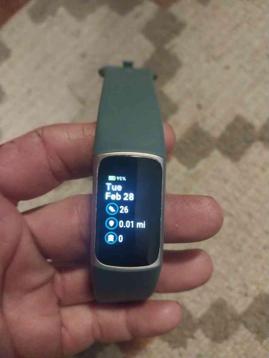 Brand New Fitbit Change 5 smartwatch with a extra - Springfield, Tennessee - FleaMarketBay