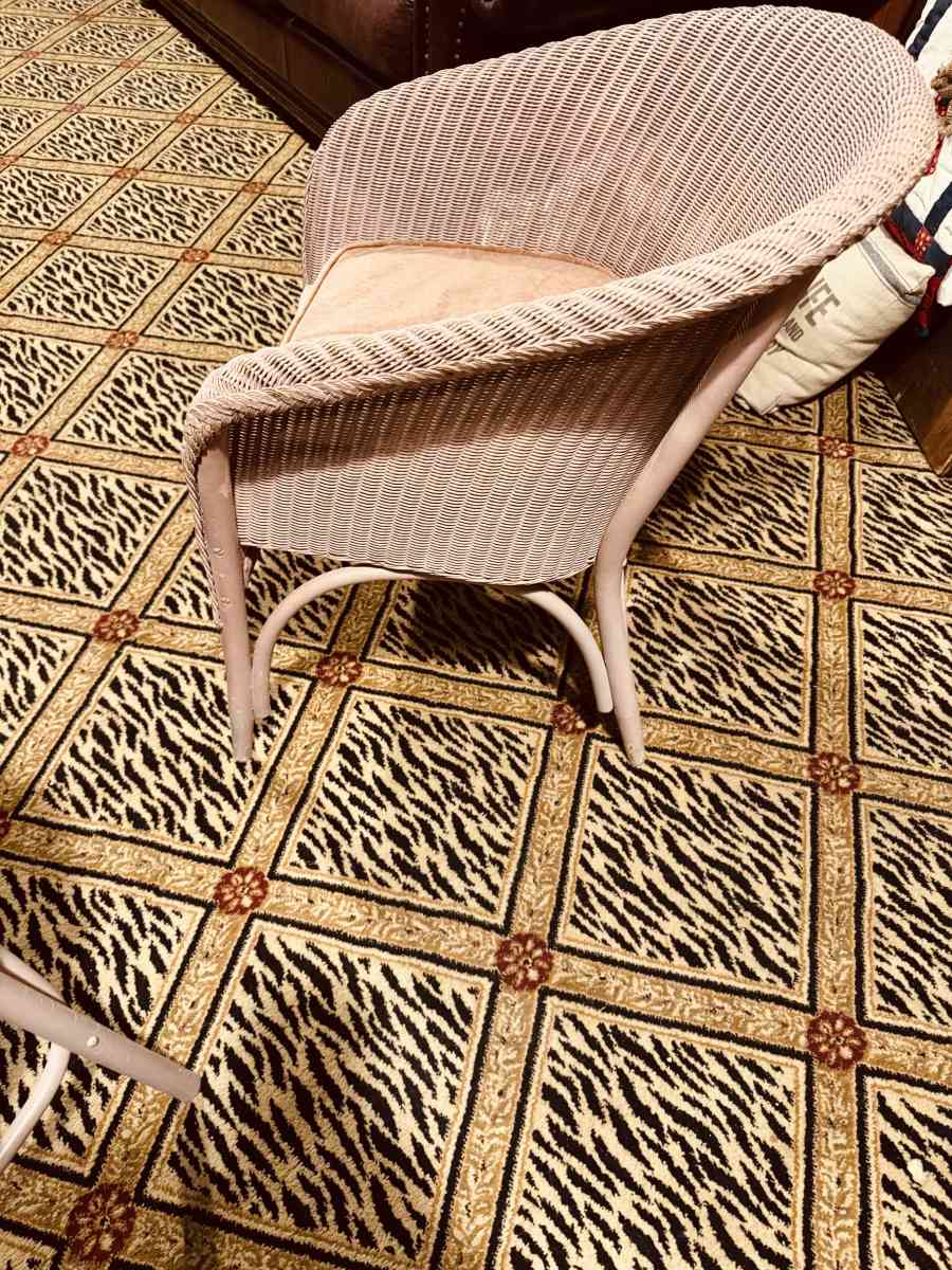 antique wicker chairs - Lubbock, Texas - FleaMarketBay