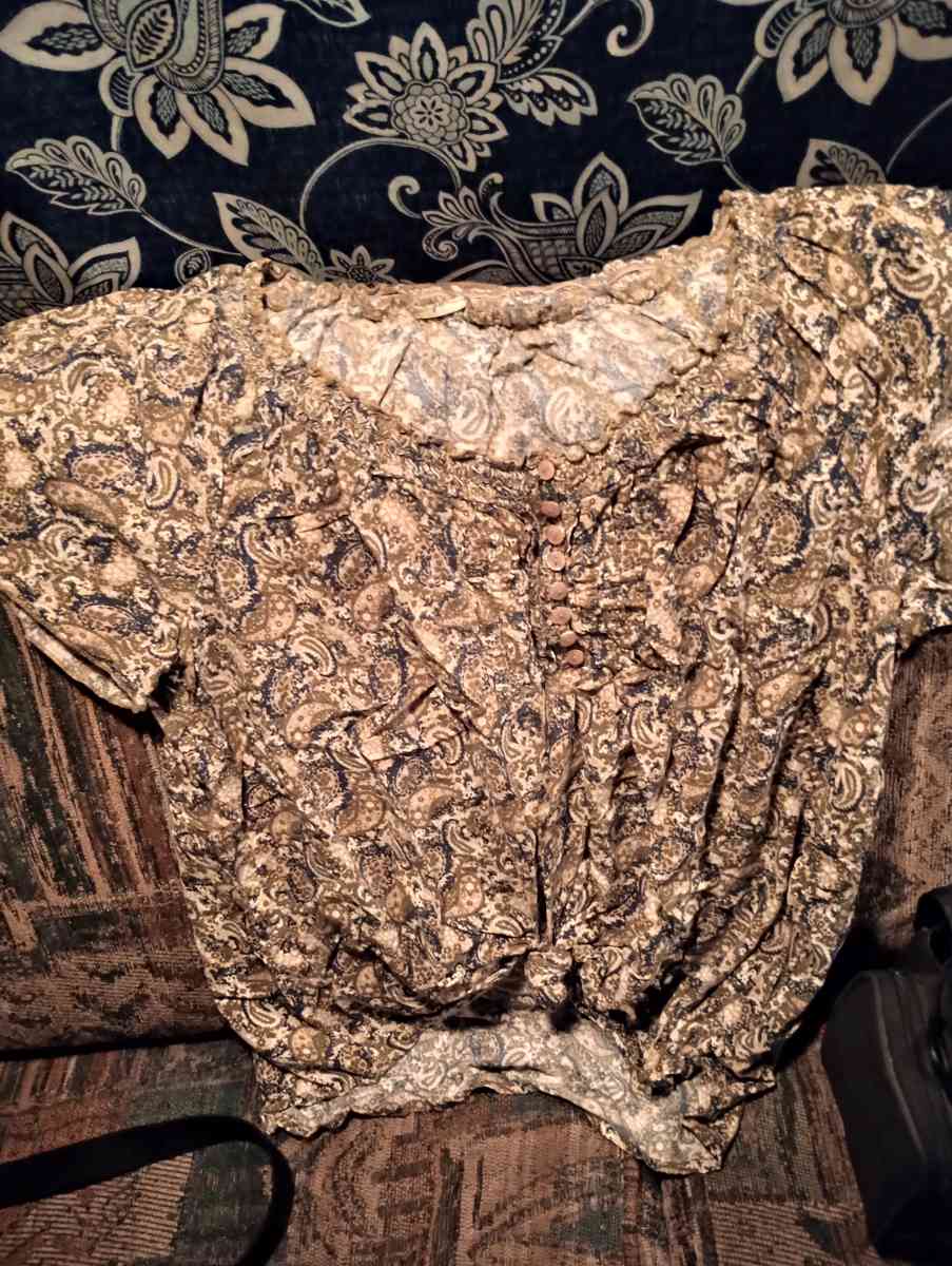 womens shirts an tank tops - Park Hills, Missouri - FleaMarketBay