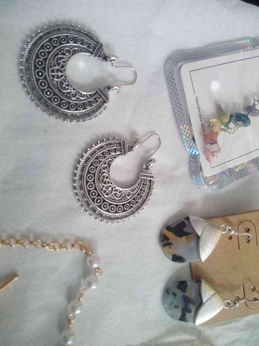 Jewelry 5 piece lot set 5 - Alachua, Florida - FleaMarketBay