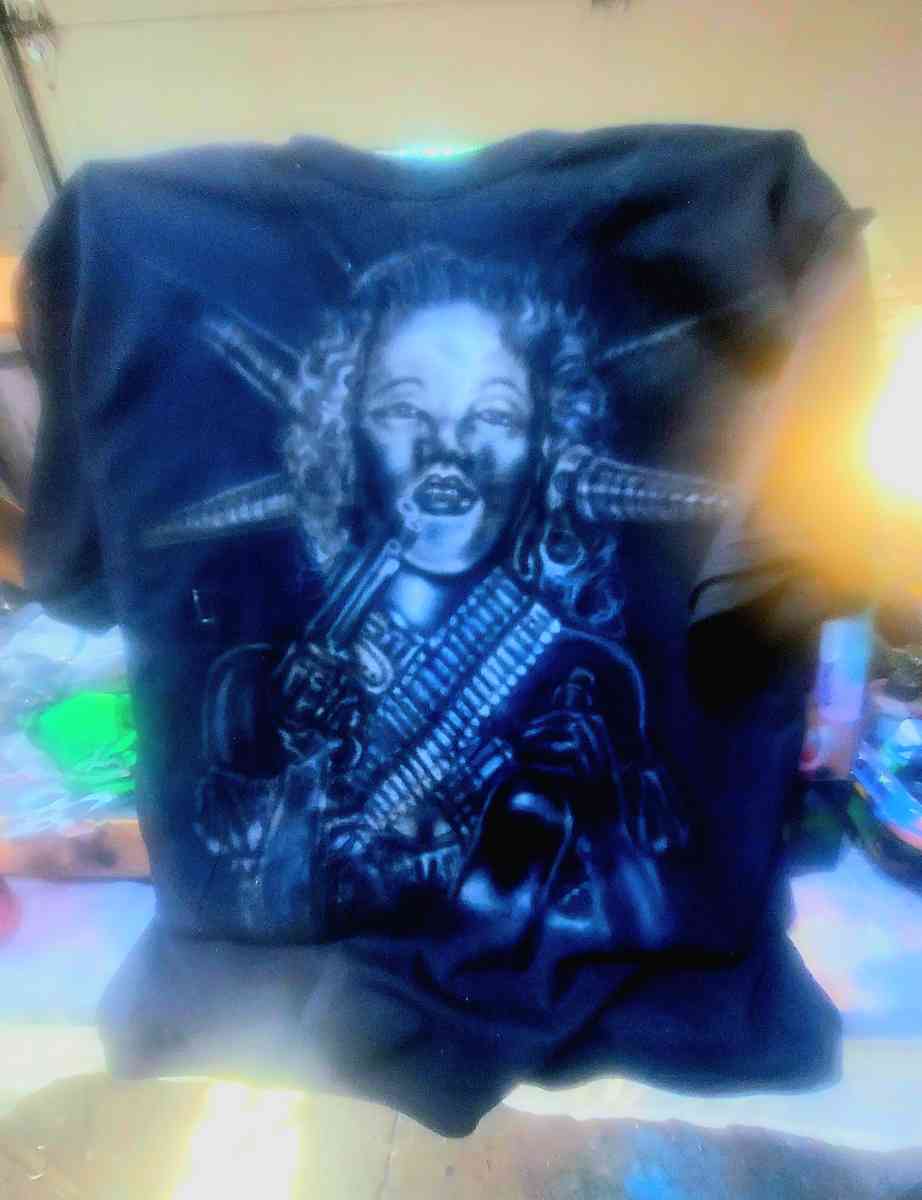new recently airbrushed Marilyn monroe on black T large
