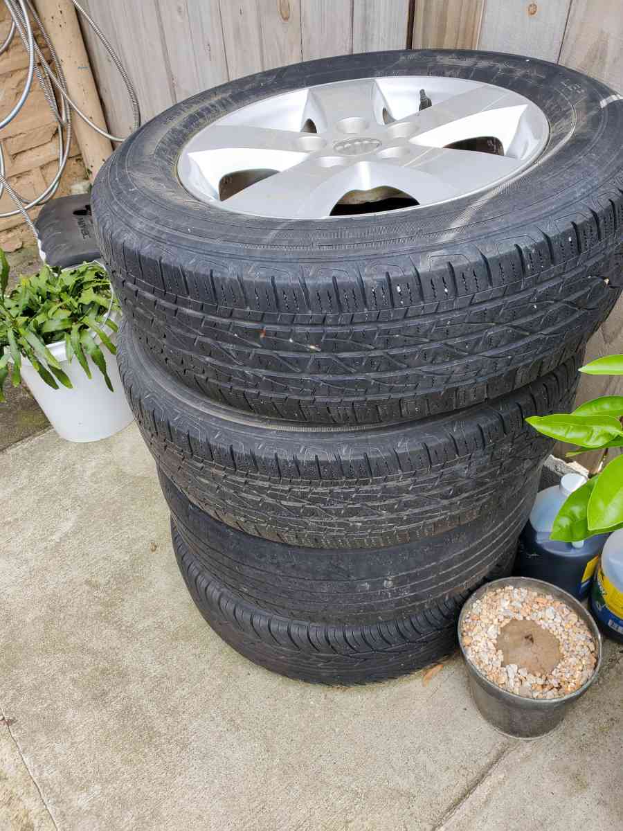 17 inch rin and tires 4 pcs - Philadelphia, Pennsylvania - FleaMarketBay