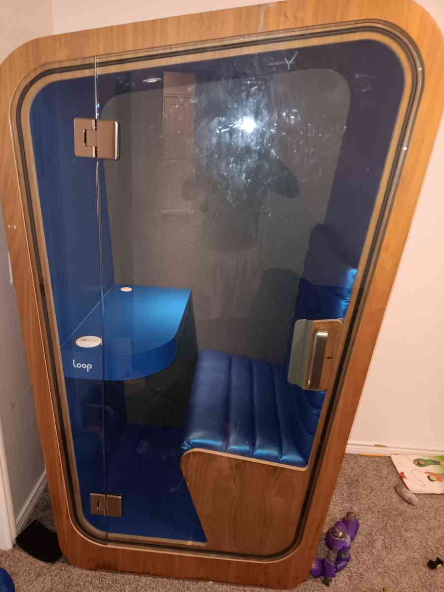 Loop Privacy Booth - Fort Worth, Texas - FleaMarketBay