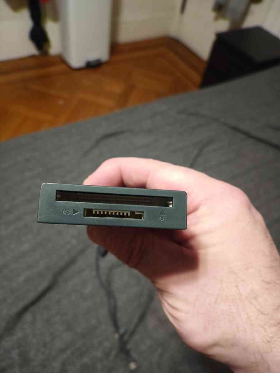 Warrky multimedia card reader - Attleboro, Massachusetts - FleaMarketBay
