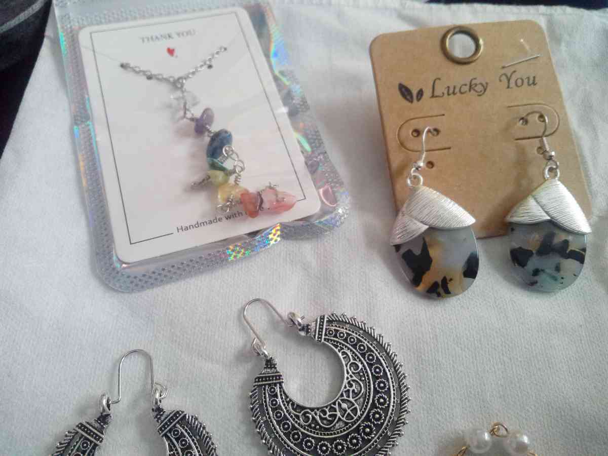 Jewelry 5 piece lot set 5 - Alachua, Florida - FleaMarketBay