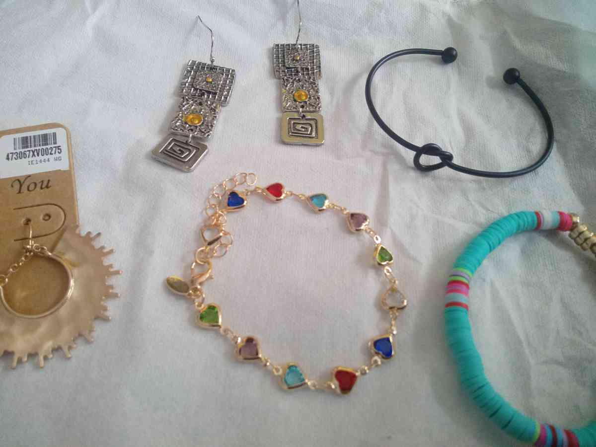 5 Piece Jewelry lot new set3 - Gainesville, Florida - FleaMarketBay