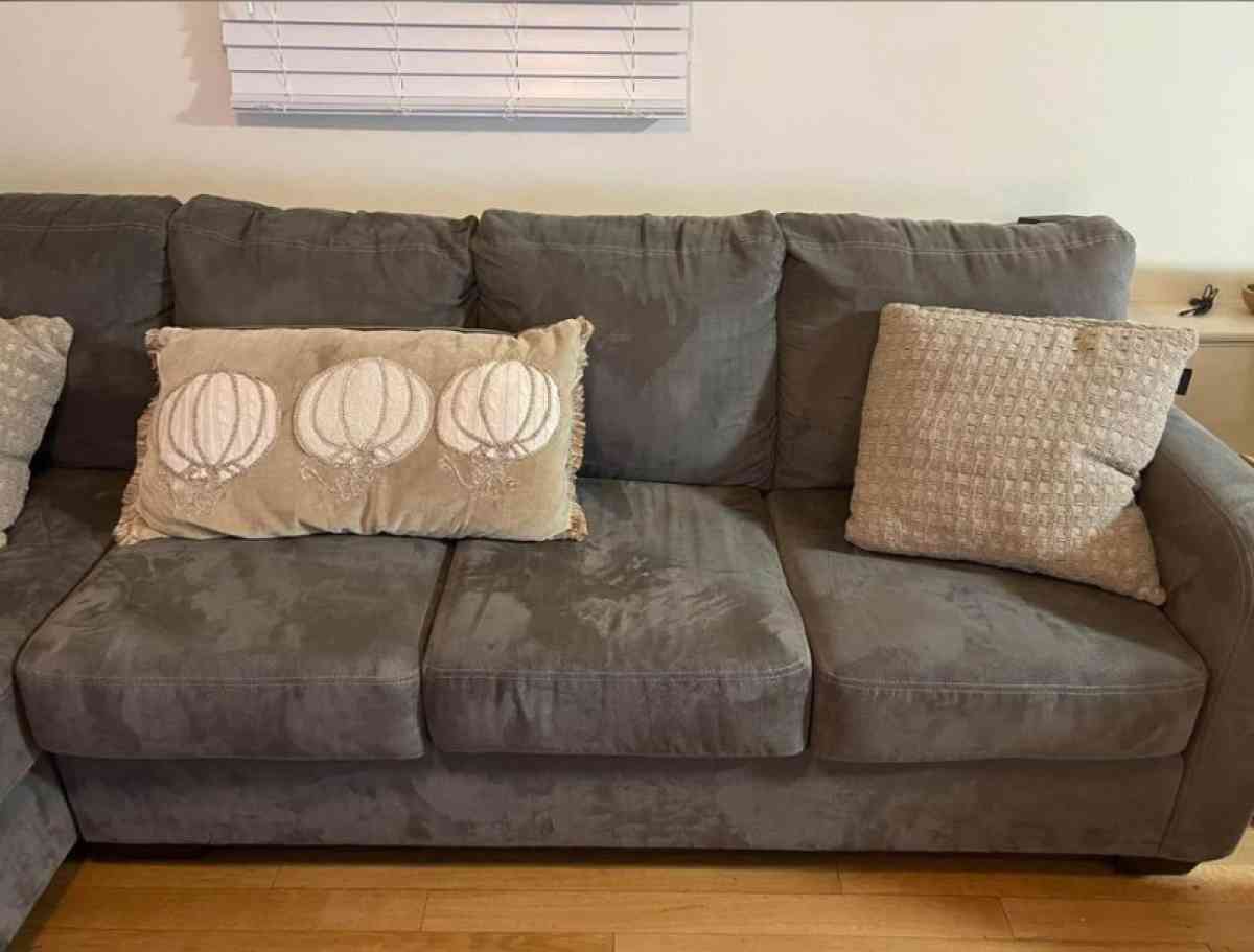 couch for sale - Charlotte, North Carolina - FleaMarketBay
