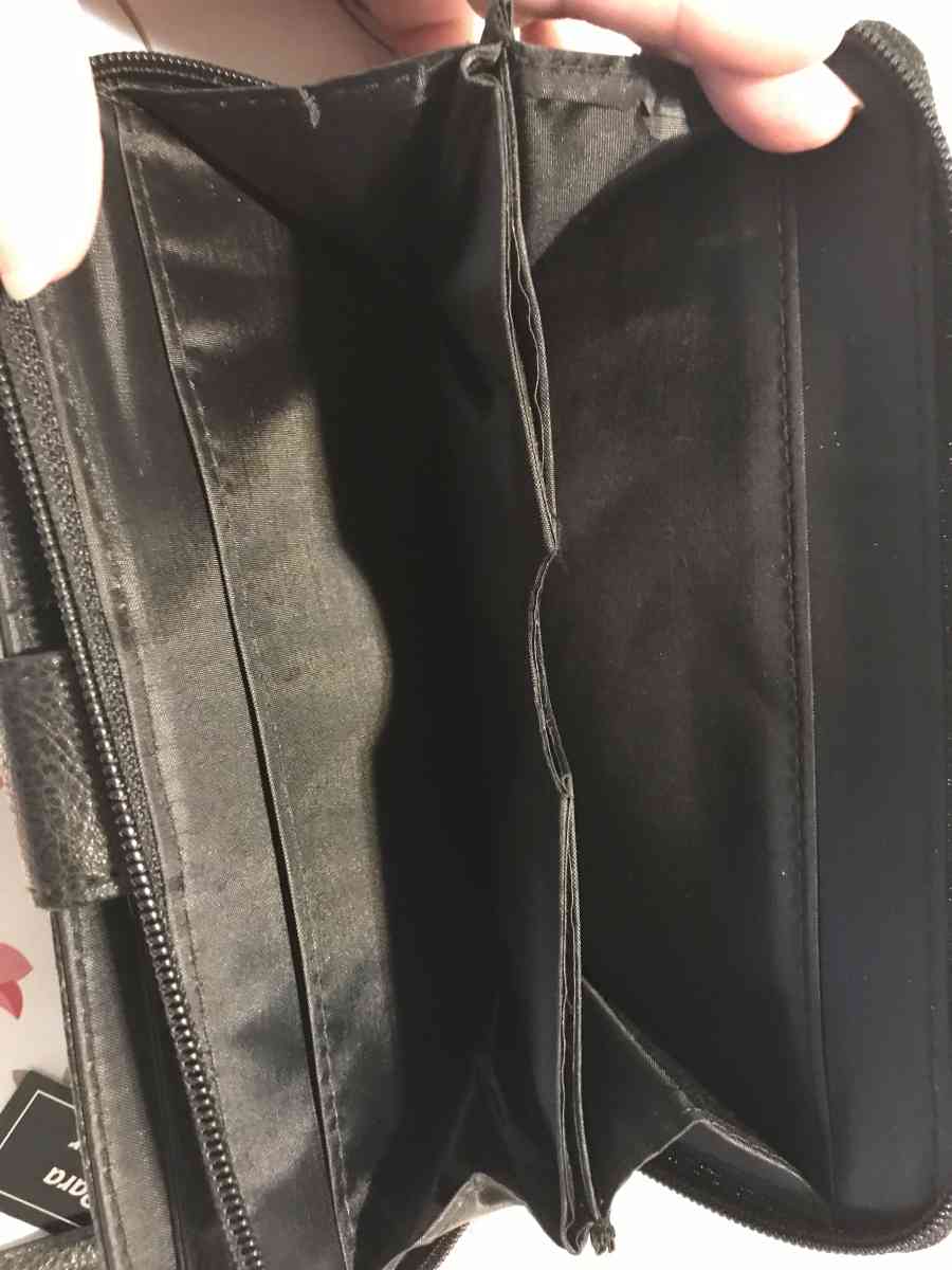 womans walletv - Mc Lean, Virginia - FleaMarketBay