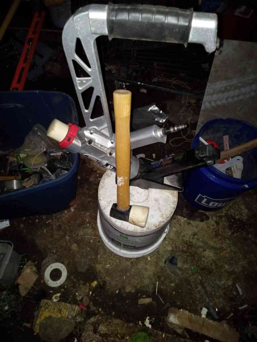 hardwood floor nailer w a case of nails - Clinton Township, Michigan