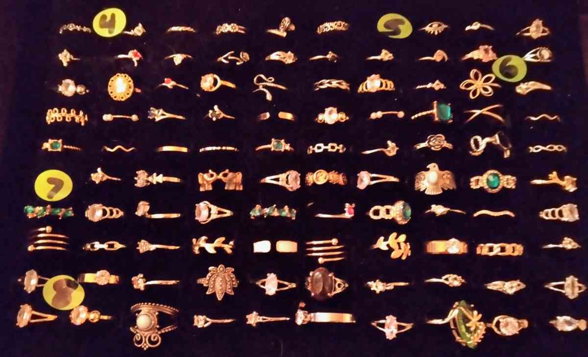 MEN AND WOMENS RINGS WEDDING SETS - Hanford, California - FleaMarketBay