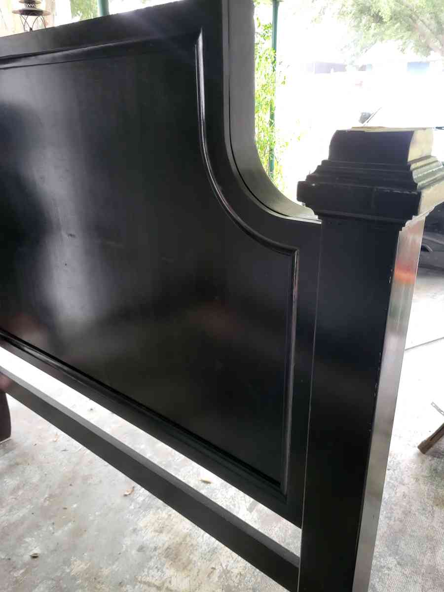 queen size bed frame - Lake Wales, Florida - FleaMarketBay