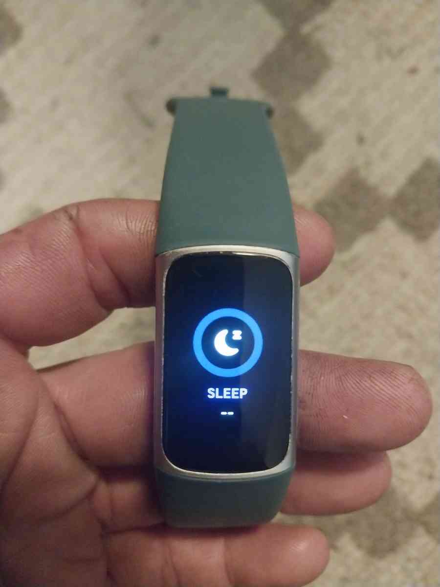 Brand New Fitbit Change 5 smartwatch with a extra - Springfield, Tennessee - FleaMarketBay