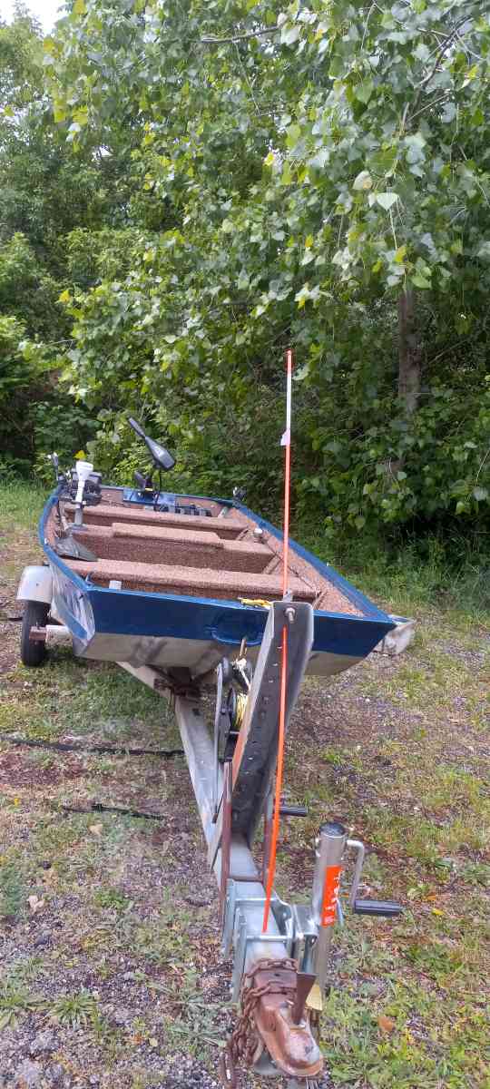 15 ft manarch boat Highlander Trailer Newport trolling moter - Bath, Michigan - FleaMarketBay