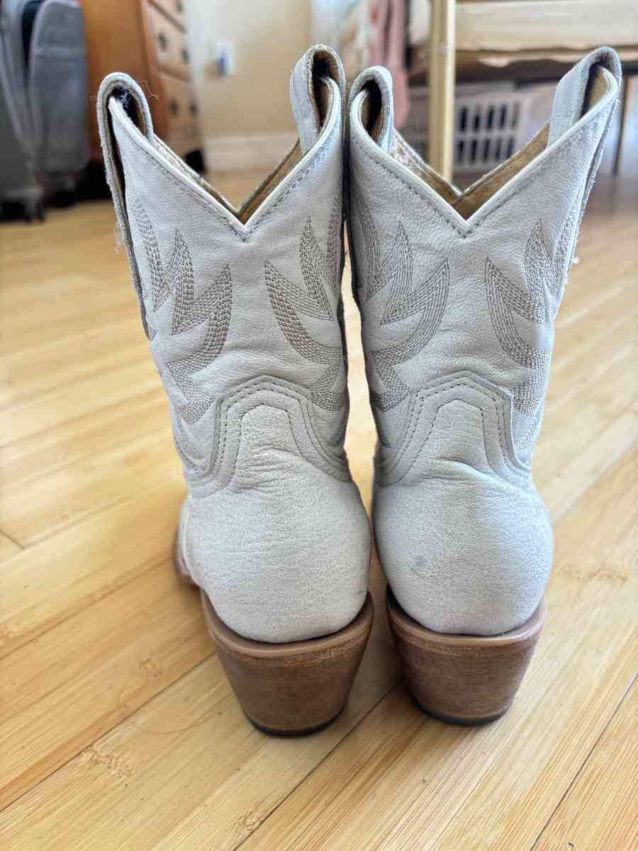 Women Boots - Cocoa, Florida - FleaMarketBay