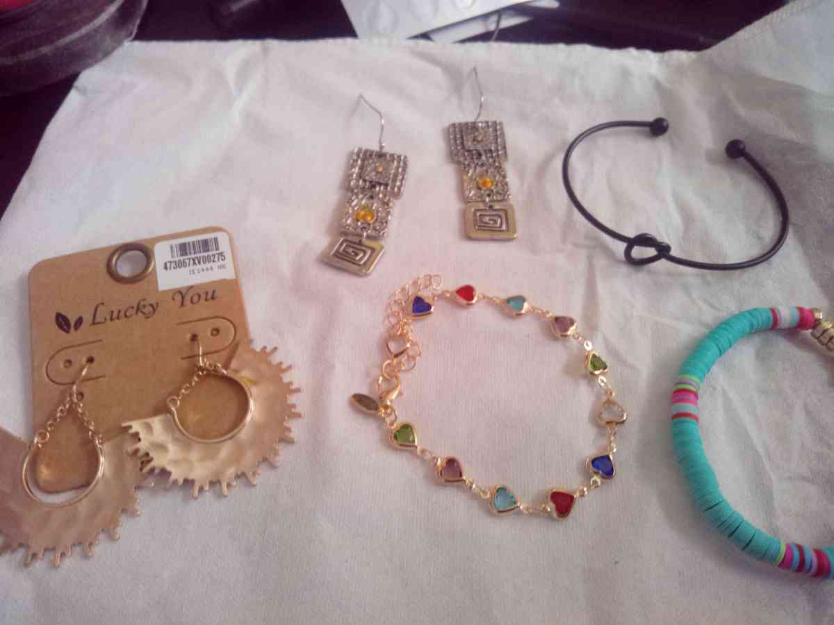 5 Piece Jewelry lot new set3 - Gainesville, Florida - FleaMarketBay